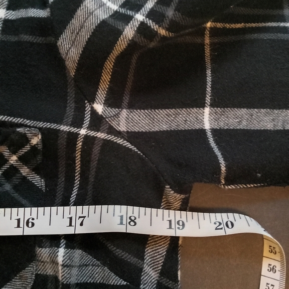 NWOT | MERONA BLACK & WHITE BOTTOM PLAID SHIRT SIZE MEDIUM - Picture 9 of 11